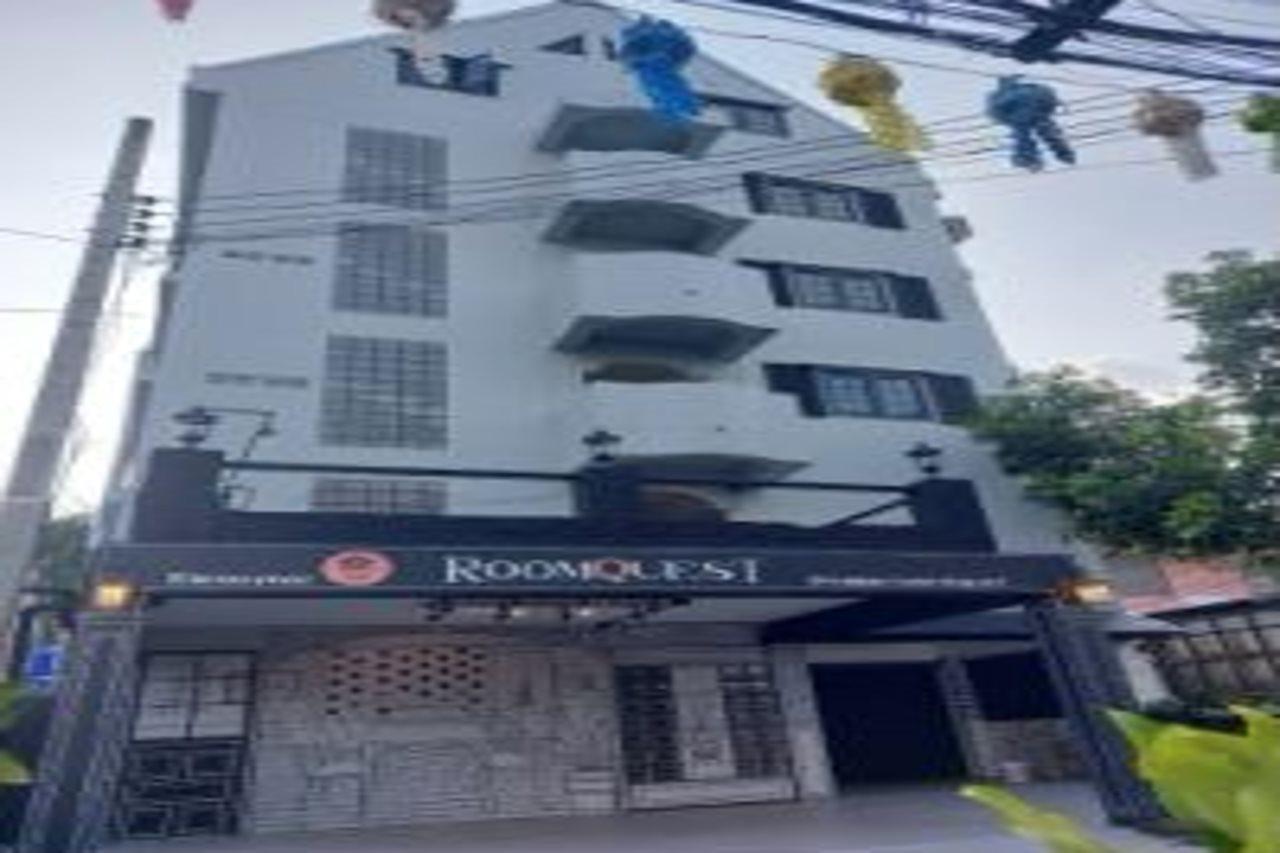 Roomquest Chiang Mai Tha Phae Exteriör bild