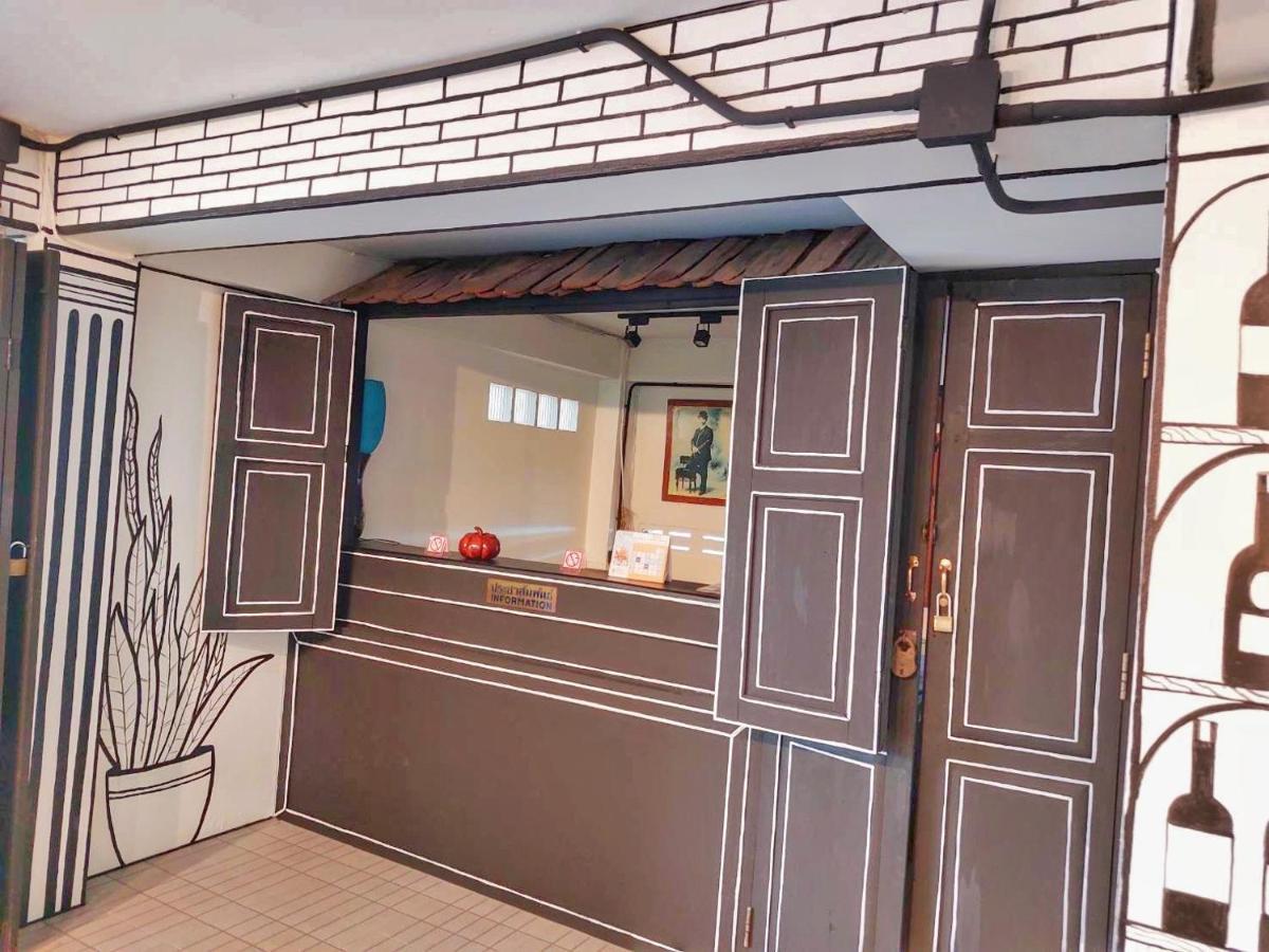 Roomquest Chiang Mai Tha Phae Exteriör bild