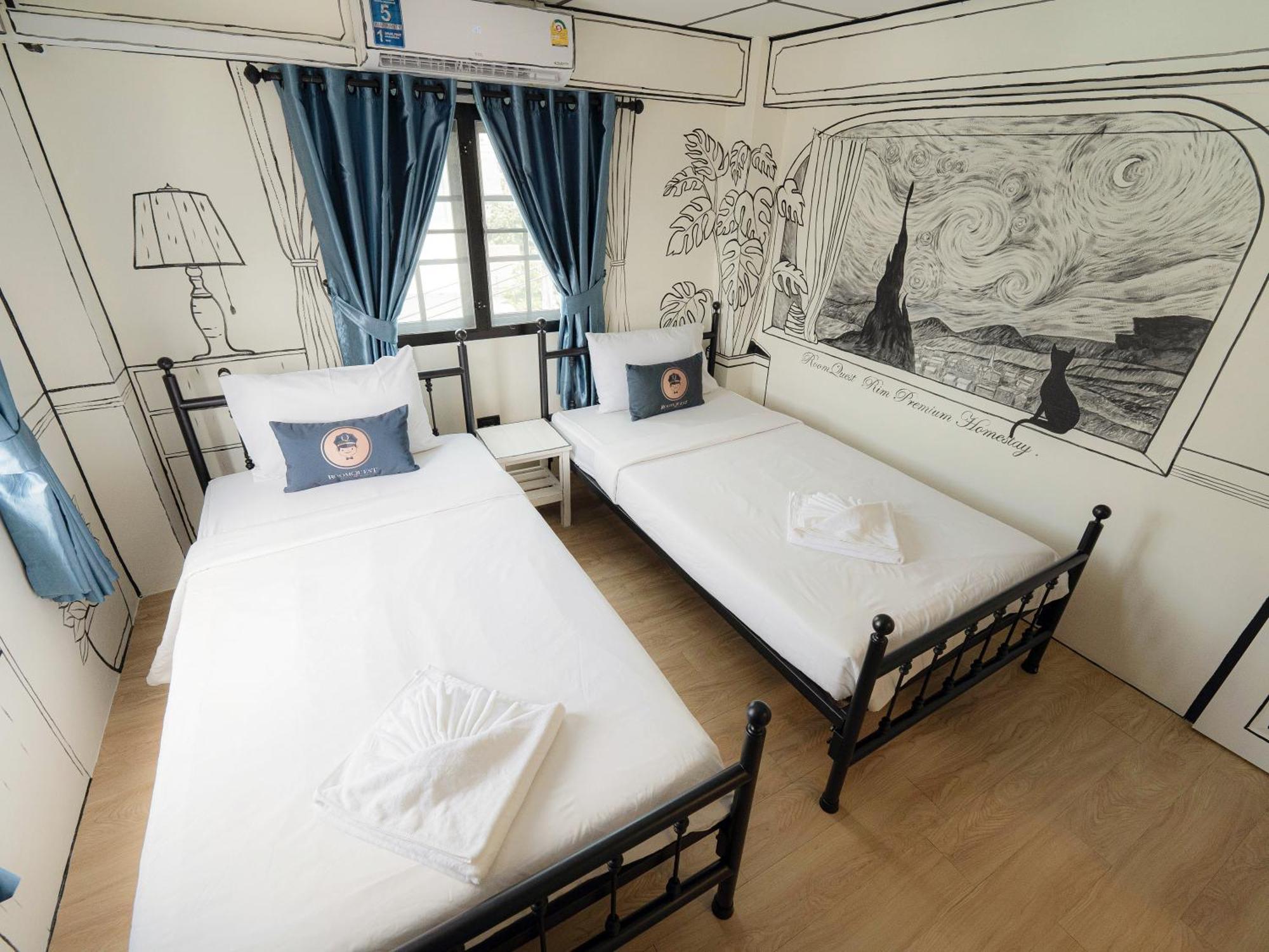 Roomquest Chiang Mai Tha Phae Exteriör bild